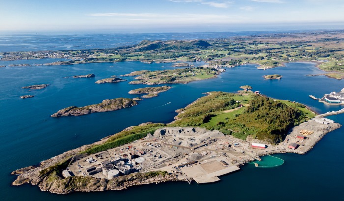 Signify to provide Salmon Evolution in Norway with Philips aquaculture grow lights